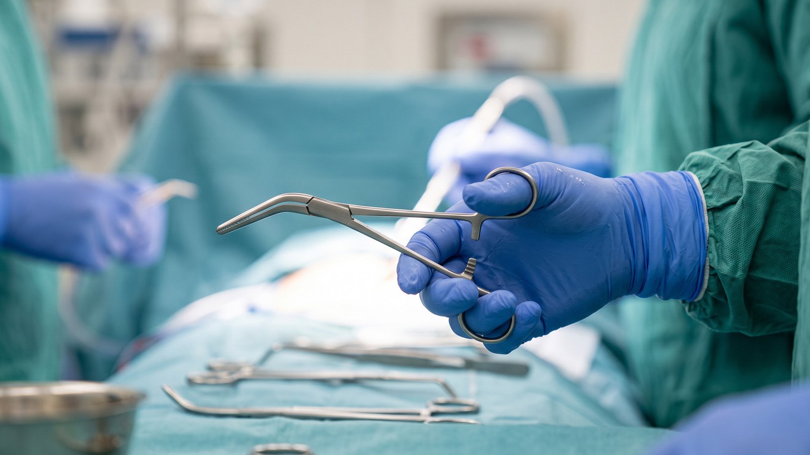 Choosing the Right Vascular Clamps: Types, Uses, and Clinical Applications 